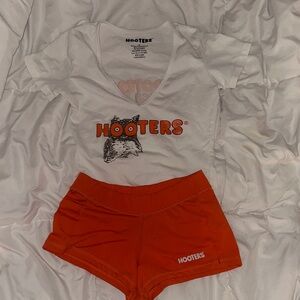 Hooters Classic White and Orange Set